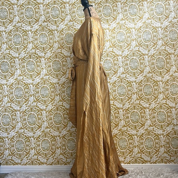 NWOT DIARRABLU Maya Exaggerated Long Sleeve Textured Wrap Dress in Gold Sz 3XL - Picture 12 of 13